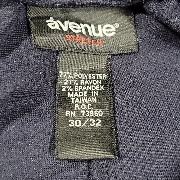 Avenue Plus Size Navy Blue Capri Stretch Pants Size 30/32 - Picture 5 of 7